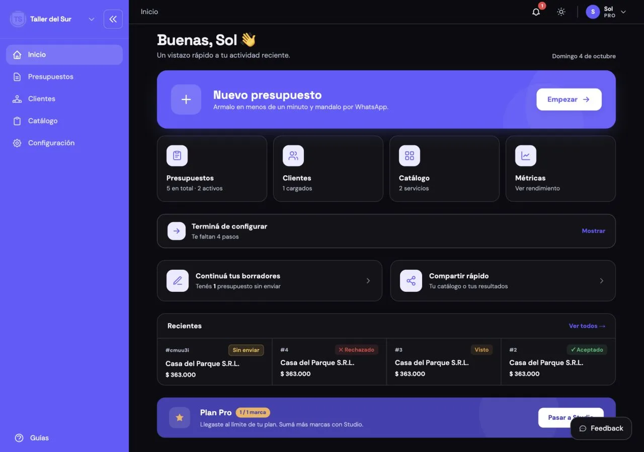 Dashboard real con estados y métricas de presupuestos de ejemplo. Versión Desktop, modo oscuro.